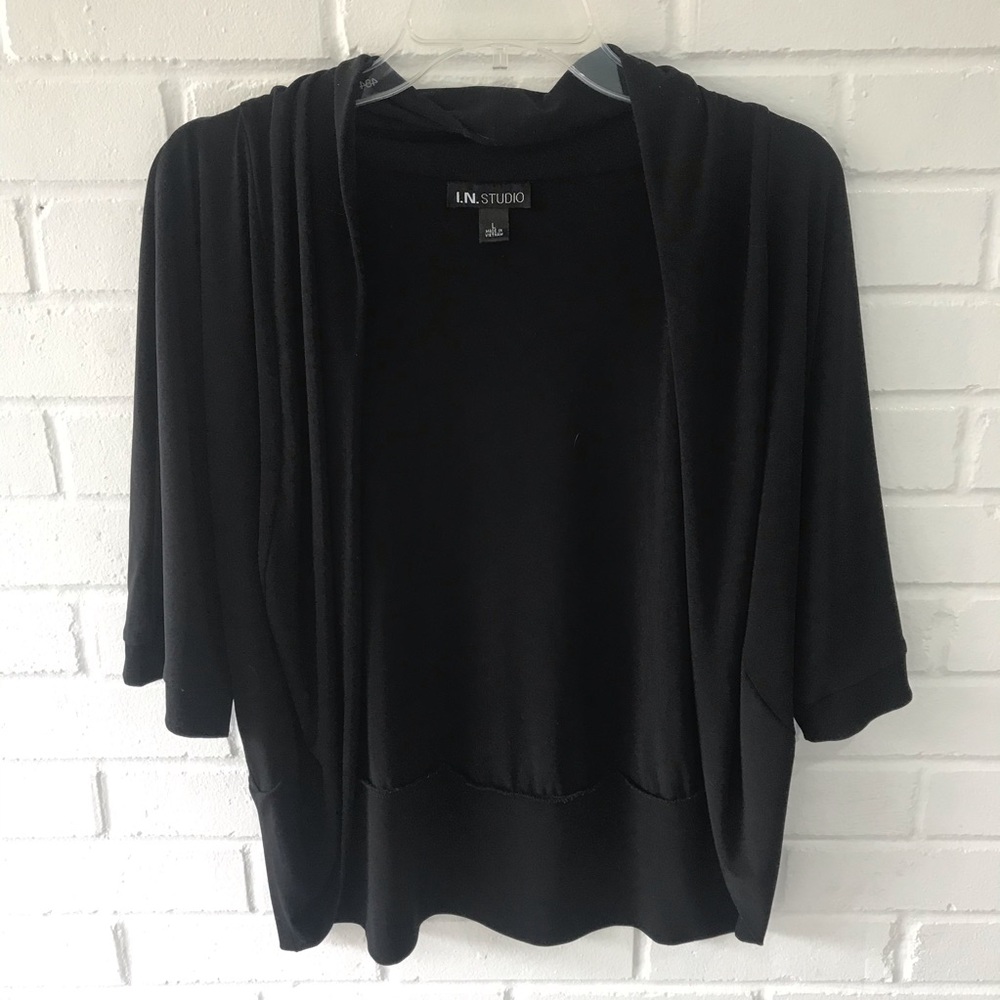 IN Studio Shrug Black Large